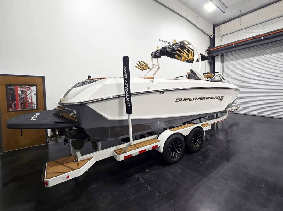 2016 Nautique G25, photo 4 of 17
